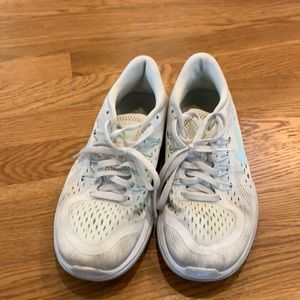 White/light blue Nike Sneakers size 6.5